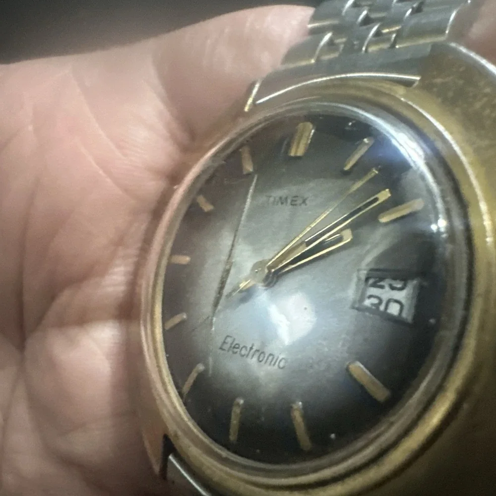 Works VTG Timex Electric Mens Watch 42mm Gray Dial Gold Tone Quartz Fit 7.5